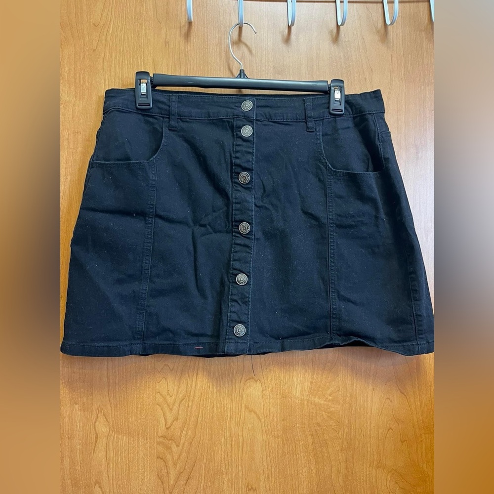 Almost Famous black jean skirt size 18
